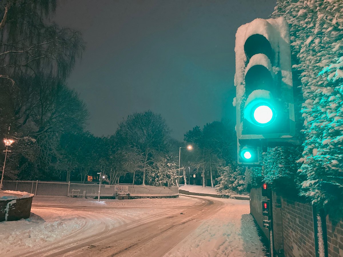 Photograph of Green light but no traffic in the snow on Locko Road
